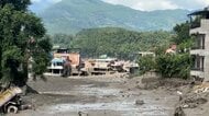 ネパール中部で洪水　55人死亡　観光客約380人行方不明