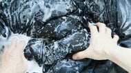 ダウンはシーズン中にも洗濯が必要？でも洗いすぎはよくない？家庭での正しい洗い方と適切な洗う頻度