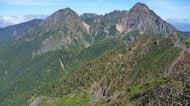 「登山中に滑落し、負傷して動けない」八ヶ岳連峰阿弥陀岳から下山中、60代男性がにつまずいて滑落　頭と顔をけがしている模様　警察と消防が出動し救助活動中
