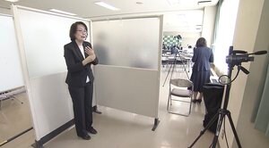 手話通訳は遠隔で、フルーツはもぎたてを自宅に運ぶ。ウィズコロナ時代で変わる“当たり前”の形