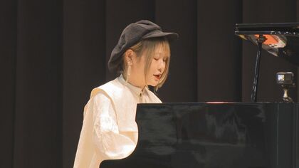 人気ユーチューバーのハラミちゃんがサプライズ演奏　岡山市の大学卒業式に登場【岡山】