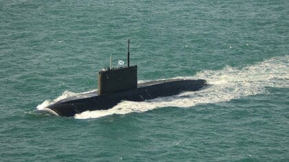 イギリス海域でロシアの潜水艦が不審な活動　海底インフラを調査か
