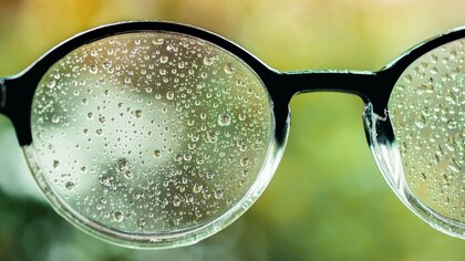 「かならず拭き取ってね」濡れたメガネを放置するとシミができる!?メガネ店主がツイートで注意喚起…理由を聞いた