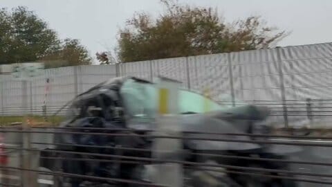東北自動車道で車3台絡む事故　44歳男性が骨盤折るけが　滝沢ICと盛岡IC間の上り線は約4時間通行止め　岩手県