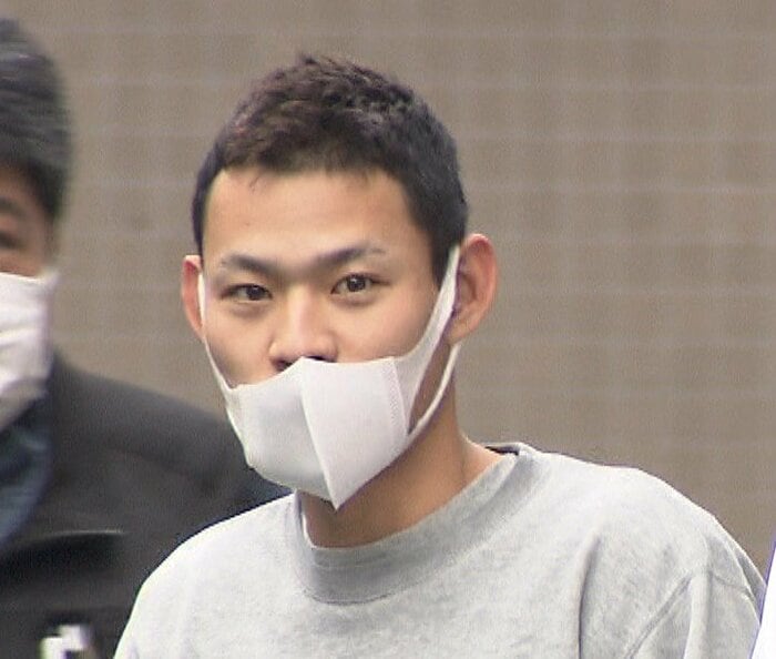 送検される永田陸人容疑者(21)