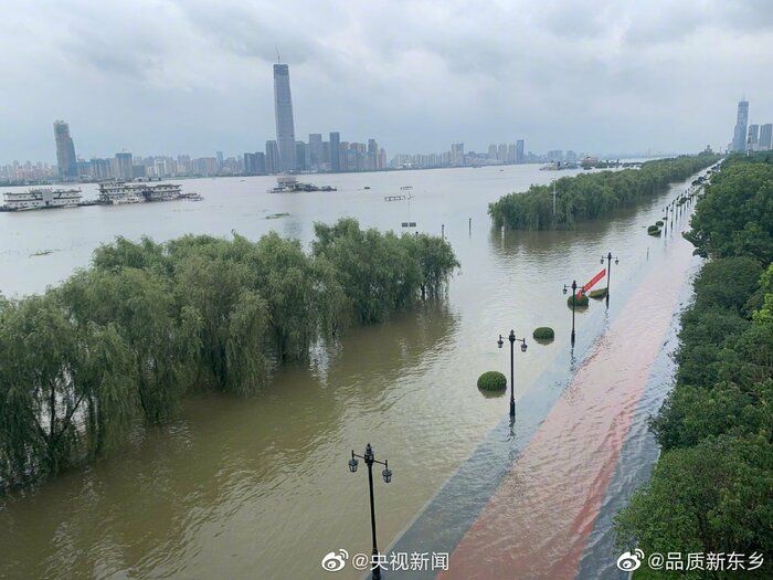 武漢では川の水がじわじわと広がっている…大洪水は防げるのか((ウェイボより)