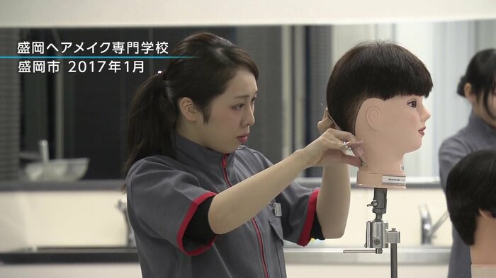 専門学校で理容技術を学ぶ瑞未さん