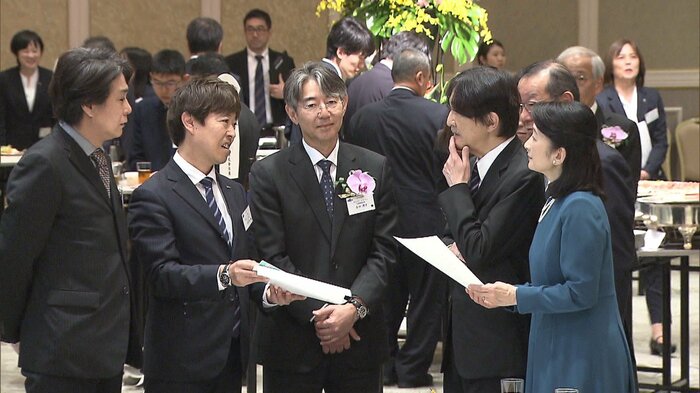 受賞したセイコーエプソンの関係者と懇談