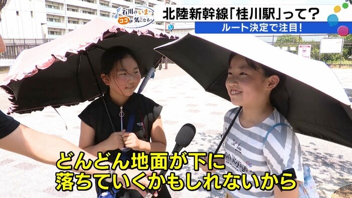 地盤沈下を心配する小学生も（右）