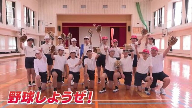 大谷グローブで「野球しようぜ！」鹿児島の小学校が協力して試合を　児童「6年生最後のいい思い出になりました」｜FNNプライムオンライン