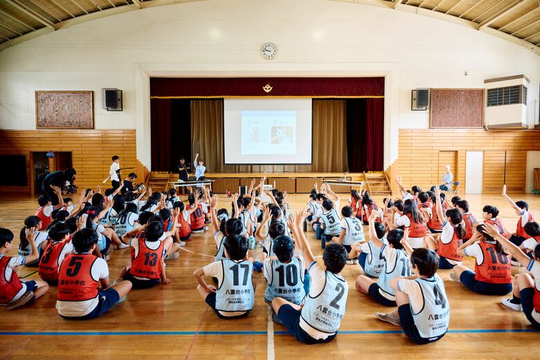 ＜子どもの視力矯正・メガネ利用に関する実態調査／小学生2,300人の視力データを分析＞