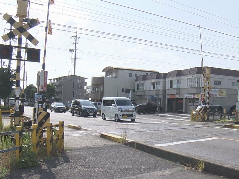 シニアカーで踏切に入り電車にはねられる 意識不明の重体だった85歳男性が死亡 当時遮断機は下りた状態か｜FNNプライムオンライン
