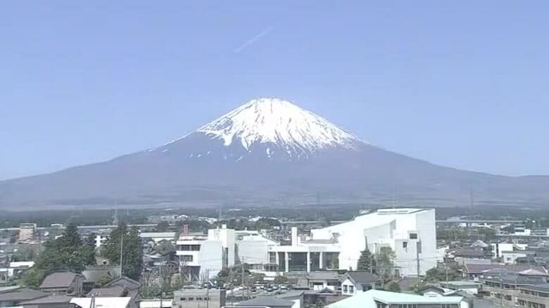 冬季閉鎖中の富士山　中国人が遭難　静岡県警の山岳遭難救助隊員が救助　高山病で動けずか…110番通報を受けて出動｜FNNプライムオンライン