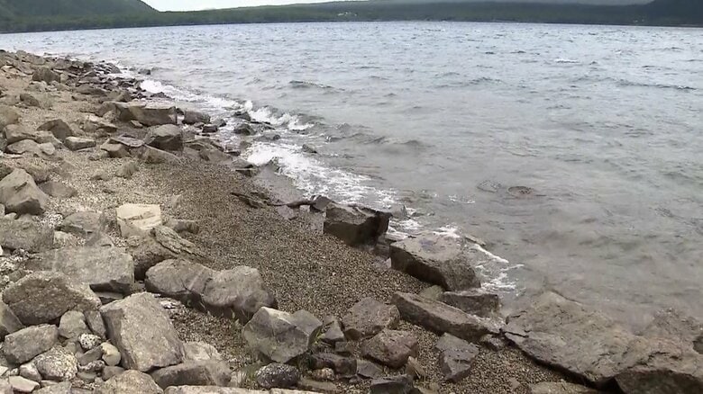 本栖湖の湖畔で男性死亡　ウイングフォイル中に溺れたか　山梨・身延町｜FNNプライムオンライン