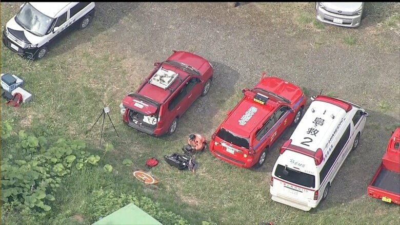 【散らばるタケノコの中で発見】行方不明の高齢男性か？仰向けで笹やぶのくぼ地に倒れる_搬送先で死亡確認…別の遭難女性（60代）も”偶然”救助_疲れて動けなくなりヘリ見てタオル振り回す＜北海道島牧村＞｜FNNプライムオンライン