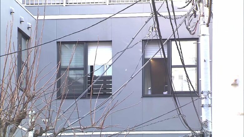 【赤坂サウナ火災】通風口が壊れ落下…叩いて助け求めた可能性 夫の背中に広範囲のやけどの痕…妻をかばおうと覆い被さったか|FNNプライムオンライン