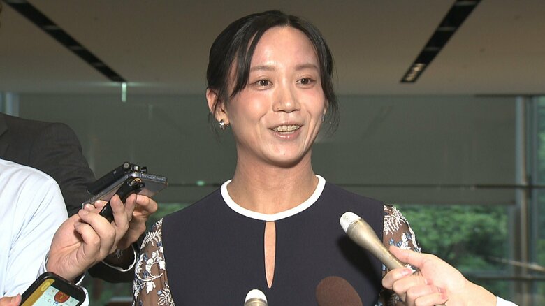 国民栄誉賞の髙木美帆さん 記念品の包丁セットは「大きかった。競技引退して母親と一緒に料理したい」|FNNプライムオンライン