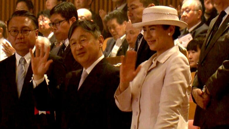 天皇陛下「新しい文化を生み出す活力に」ながさきピース文化祭開会式  さだまさし国歌独唱、EXILE TAKAHIROや長濱ねる、水上恒司ら長崎ゆかりの著名人が集結｜FNNプライムオンライン