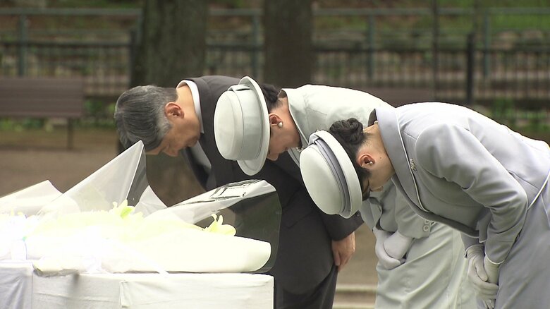 原爆犠牲者に深く拝礼された