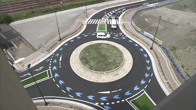 早すぎるウインカーは出ると思われ進入車が合流してくる恐れも