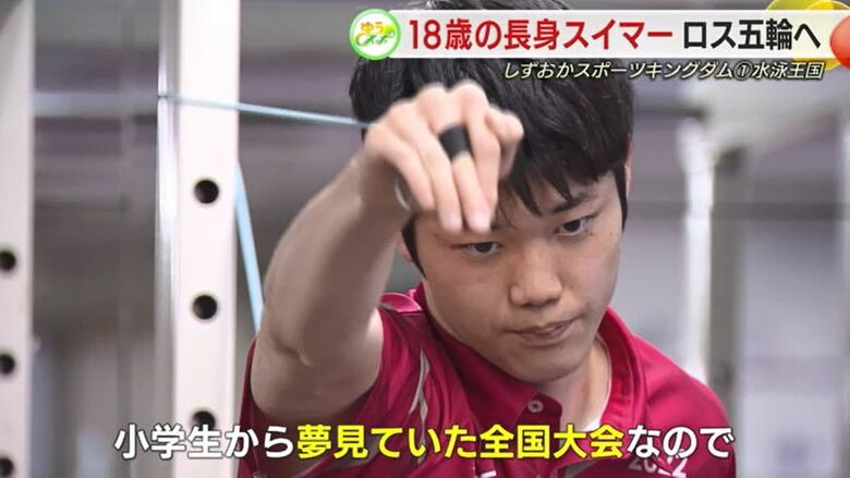 筋トレをする松田選手