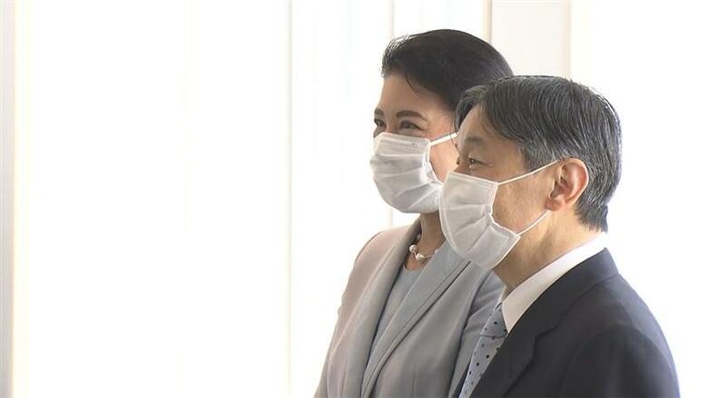 神戸空港に到着した両陛下（12日）