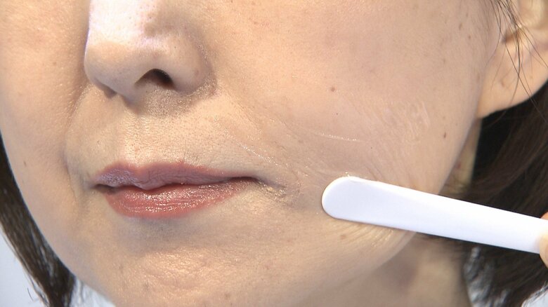 人工皮膚を肌に形成する