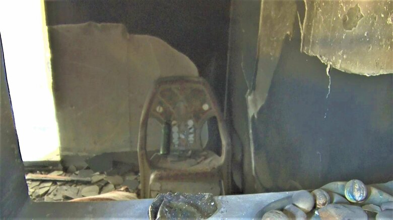 取材陣が駆け込んだ夫婦のシェルターは内部が焼けている