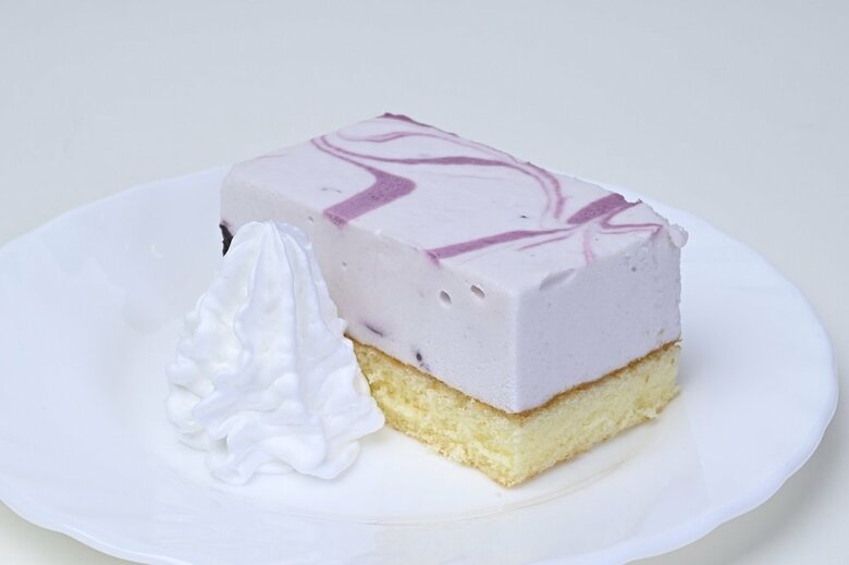 デザート＆軽食メニュー　アイスケーキ（ベリーレアチーズ）（提供：株式会社B＆V）