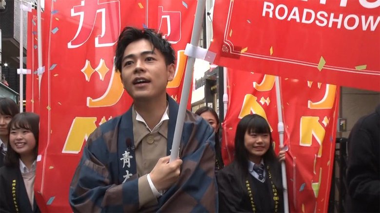 成田凌が原宿・竹下通りに突如出現 女子熱狂! スカウトされた思い出の聖地
