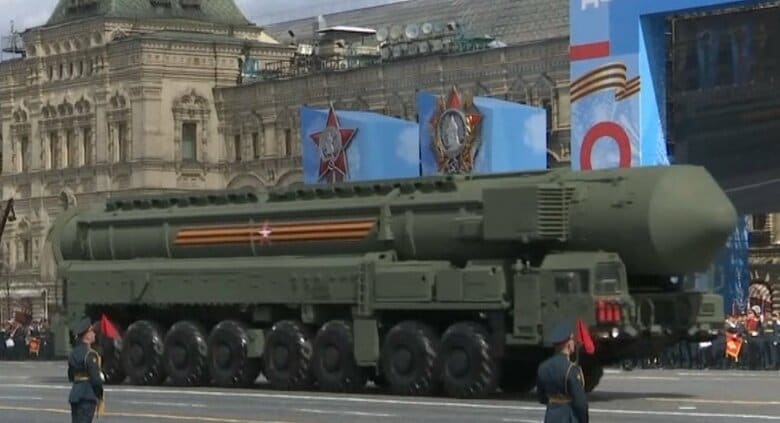 射程10500kmのRS-24大陸間弾道ミサイル。RS-26ミサイルの元になったとされる(2021年)