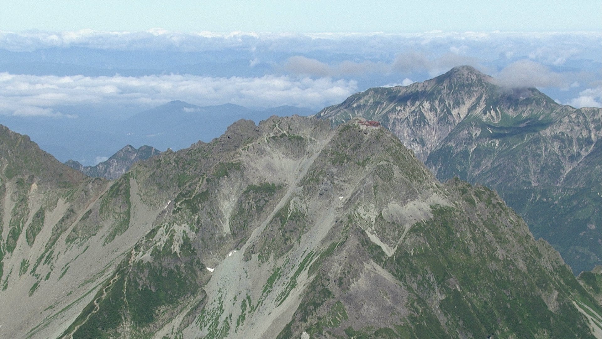 家族4人で登山中、約20m滑落　韓国籍の75歳男性が死亡　上級者向きのルートで遭難　標高約2940メートルの北アルプス北穂高岳・南稜付近