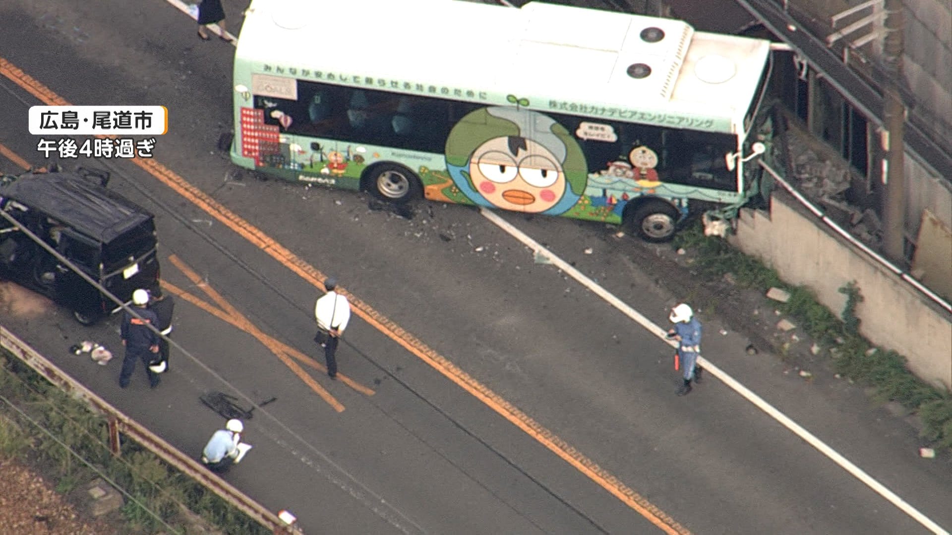 路線バスと軽自動車が正面衝突 70代男性死亡、孫の女の子（5）意識不明