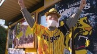 40年来のファンが建てた「タイガース小屋」　サインユニホームなど集めたグッズ約300点を展示…優勝にエール【岡山発】