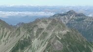 山小屋で男性客（67）が意識不明に　到着後に体調悪化か　北アルプス北穂高岳付近　別の宿泊客が発見、山小屋従業員が救助要請　県警ヘリで14日朝に救助予定