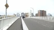 【速報】車と衝突…自転車の男性が意識不明の重体　車が追い抜いた際に接触か　大阪・淀川区と吹田市とを結ぶ府道の橋