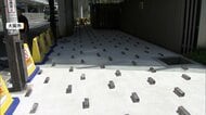 JR大阪駅前に謎のデコボコ突起物出現　多くの人が行き来しつまずく人も　「危険」との声に市は対策検討
