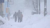 “冬の嵐”暴風雪や大雪警戒 路面凍結あすも事故に注意