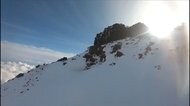 富士山で生配信中 何が... なぜ? 危険を冒すワケ