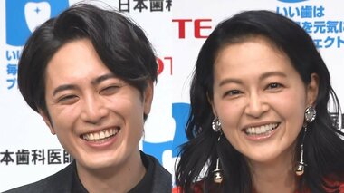 間宮祥太朗 カメラ目線で“励まし笑顔”披露 照れる姿に黒谷友香も「かわいい顔」と大喜び