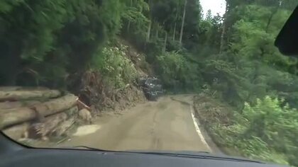 豪雨12日目、ようやく買い出しへ　氷見市で孤立解消も、集落つなぐ道路の復旧はめどなし