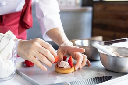 小学生の憧れの職業は男子「会社員」女子「パティシエ」に　「投資家」が高校生男子で初のランクイン