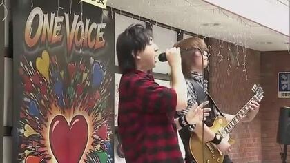 人気バンドＢ’ｚの稲葉浩志さんのふるさと津山市でものまねライブ開催　商店街が熱気に包まれる【岡山】