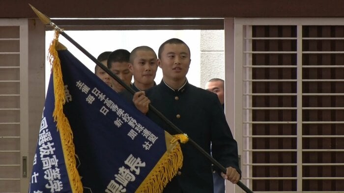 学校での報告会に臨む壱岐高校野球部