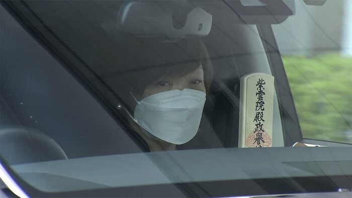桐ヶ谷斎場に到着した昭恵夫人は、憔悴した表情を見せていた。