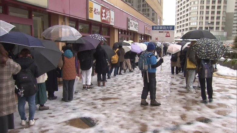 「お父さんが長靴を買ってくれて」関東の大雪で大学受験生にも影響　入試開始１時間後ろ倒しも｜FNNプライムオンライン