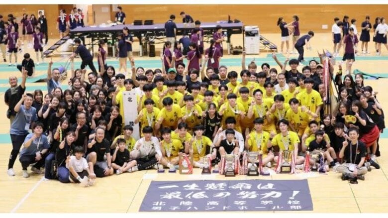 北陸が15年ぶり4度目の栄冠　神奈川・法政二高に36－33で逆転勝利　インターハイ男子ハンドボール【福井】｜FNNプライムオンライン