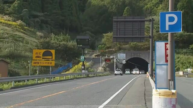 鳥取バイパスで男性が車にはねられ死亡　上下線が5時間半通行止め｜FNNプライムオンライン