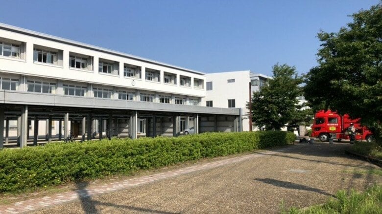 【速報】坂井市の春江中学校で火事　けが人なし　臨時休校に｜FNNプライムオンライン