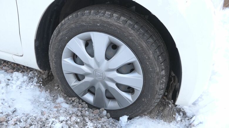 枕木と枕木の間でタイヤがスリップ（16日・長野市）